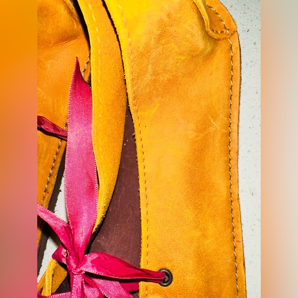 Vintage never been worn Fairy/elfen leather mango shoes with silk laces 8-9 - Picture 10 of 10